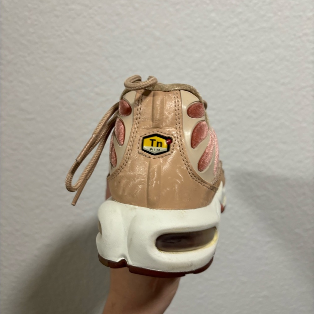 🔥Nike Air Max Plus in Red and Cream - Picture 3 of 9
